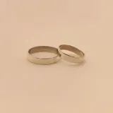 Par de alianzas de plata lisas, modelo cinta de 4mm de ancho.