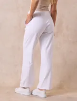 Pantalón blanco de tejido suave, marca Ruby Rd. Corte wide leg, con pretina ancha elastizada y bolsillos laterales.
