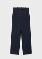 Pantalón de vestir negro de corte recto y tiro medio, con cierre de cremallera y botón, trabillas para cinturón y bolsillos laterales.