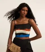 Blusa cropped de viscosa con estampado acuarelado, breteles finos y espalda abierta con lazo.