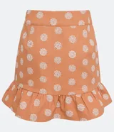 Conjunto de pollera corta y top color salmón con estampado de flores blancas. El top es corto con tirantes finos y la pollera tiene volados en el ruedo.