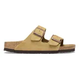 Sandalias Birkenstock Arizona color crema, con doble tira de cuero sintético y hebillas ajustables.