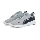 Championes Puma All Day Active de hombre, color negro con detalles en blanco y rojo.