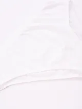 Bombacha de lycra blanca, de corte alto y cobertura total.