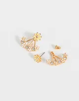 Aros pasantes dorados con margaritas esmaltadas amarillas y strass blancos, con cierre de tope a presión.