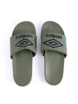 Ojotas negras marca Umbro, con logo blanco en la tira superior.