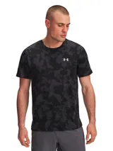 Remera de hombre Under Armour modelo Launch Printed, color negro con estampado camuflado en tonos grises. Confeccionada en tejido ligero y transpirable de secado rápido. Presenta logo de la marca en el pecho.
