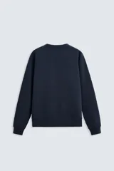 Sudadera azul marino de cuello redondo y manga larga, corte relaxed fit y terminaciones en rib.