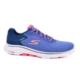 Championes deportivos Skechers Go Walk 7 Cosmic Waves, color azul con detalles en rosa. Capellada de malla con cordones elásticos, plantilla Air-Cooled Goga Mat, amortiguación Ultra Go y tecnología Hyper Pillar.