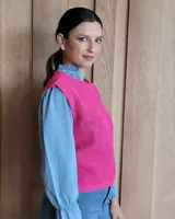 Musculosa de punto color fucsia.