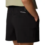 Short de mujer negro, de corte recto y largo medio, con cintura elástica ajustable con cordón y múltiples bolsillos, incluyendo bolsillos cargo laterales y bolsillo de seguridad con cierre.