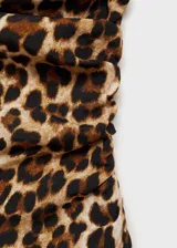 Vestido midi de fiesta con estampado animal print, de un solo hombro y corte ajustado.