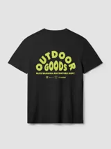 Camiseta negra de algodón orgánico con estampado amarillo de una oruga y texto en japonés en el lateral superior izquierdo y en la espalda. Corte regular fit.