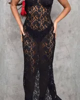 Vestido largo de encaje negro con breteles finos y forro interno tipo body.