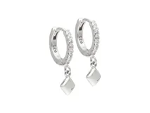 Aros de plata 925 con circonias y dije colgante en forma de rombo.