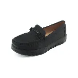 Mocasín Panama Jack de cuero negro con detalle de hebilla metálica y suela track.