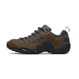Zapato marrón de cuero con agujeros laterales, cordones grises y suela de goma negra.