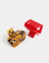 Set de dos broches para el pelo de resina: uno con estampado carey y otro rojo.