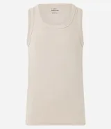Musculosa de hombre color beige, de algodón acanalado, sin estampa y con cuello redondo.