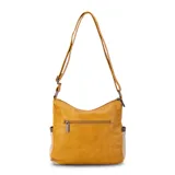 Bandolera color mostaza con detalles en beige y marrón oscuro. Cuenta con dos bolsillos frontales con cierre, un compartimento principal con cierre, bolsillos internos (uno con cierre y otro abierto) y un bolsillo trasero con cierre. Incluye una correa larga regulable a tono.
