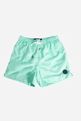 Short de baño liso para hombre con cintura elástica y cordón, con dos bolsillos laterales y uno trasero.