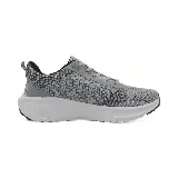 Zapatillas deportivas grises con cordones, suela blanca y detalles en negro.