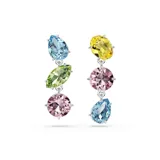 Aros colgantes asimétricos con baño de rodio y cristales facetados de distintos colores y formas. Cierre con tuerca a presión.
