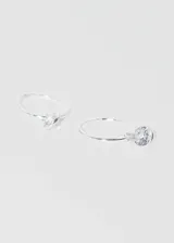 Par de aros tipo argolla de plata 925 con dije colgante de zirconia transparente.
