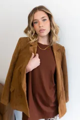 Remerón de morley de viscosa en color beige, de corte oversized con cuello redondo y mangas cortas.