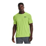 Remera celeste de Under Armour, corte clásico, mangas cortas y logo estampado en el pecho.