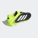 Championes de fútbol Adidas Copa Pure 3 Club, color negro con detalles en blanco y amarillo.