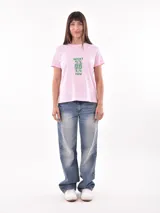 Remera blanca de algodón con estampado de cerezas rojas y texto "Mon Cheri".