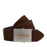 Cinturón marrón con hebilla metálica plateada con el logo de Caterpillar en color naranja.