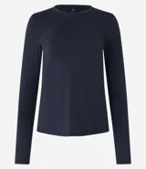 Remera deportiva negra de poliamida con protección UV, mangas largas y corte raglán.
