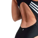 Malla enteriza de natación Adidas, color negro con logo blanco en el pecho y tres franjas blancas en los laterales.