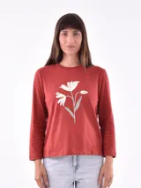 Remera blanca de manga larga con cuello redondo y estampado frontal con la frase "All my love darling" en color celeste.