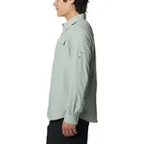 Camisa de manga larga color bordó con tecnología Omni-Shade Upf 50 Sun Protection y Omni-Wick. Cuenta con ventilación, mangas enrollables con soportes para lengüetas y dos bolsillos frontales con solapa.