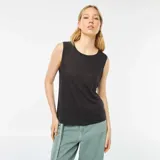 Camiseta musculosa negra de tirantes anchos.
