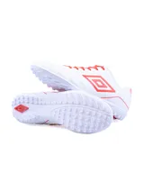 Championes de fútbol Umbro Classico III TF, color azul marino con detalles en verde flúor.