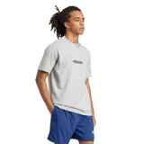 Remera gris de Adidas con logo lineal en el pecho.
