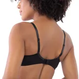 Soutien color piel en microfibra sensitive con copas preformadas y puntilla aplicada. Cuenta con un aplique de corazón decorativo. Breteles regulables.