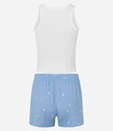Conjunto de pijama short doll confeccionado en ribana, compuesto por musculosa y short con elástico en la cintura y estampado de corazones.