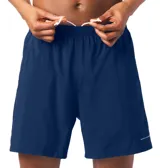 Short de baño negro Columbia Backcast III con tecnología Omni-Shade™ UPF 50, de secado rápido, con cintura elástica ajustable con cordón, bolsillos laterales de malla, bolsillo trasero con cremallera y forro interior de malla.