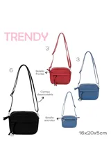 Bandolera celeste con correa larga regulable, cierre superior y logo estampado en el frente.