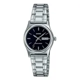 Reloj Casio de pulsera para mujer, con caja y correa de acero plateado, esfera negra y cristal mineral.