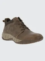Bota de cuero marrón con cordones, caña baja y suela de goma.