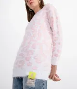 Buzo de mujer de manga larga, estampado animal print con textura de pelos. Marca Blue Steel, confeccionado en poliamida y acrílico.
