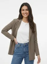 Blazer largo de punto elástico color marrón topo, con cuello de solapas y corte regular.