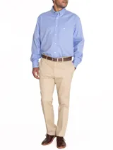 Camisa blanca de manga larga Rockford, con cuello italiano abotonado, bolsillo en el pecho con logo bordado y tecnología Water Oil Repellent (WOR).