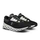 Championes de running On Cloudstratus 3, color negro con detalles en blanco.
